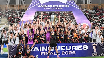 OL-Lyonnes's players celebrate on the podium after winning the France LFFP Cup football final match between Paris Saint-Germain (PSG) and OL Lyonnes (Lyon) at the Felix Houphouet-Boigny stadium in Abidjan on March 14, 2026. OL Lyonnes won the inaugural Women�s League Cup, comfortably beating Paris SG 1-0 thanks to a goal from their Haitian striker in Abidjan, Ivory Coast, where the final had been relocated. (Photo by Issouf SANOGO / AFP)