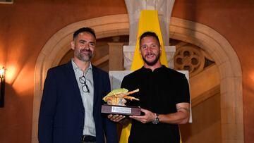 Conan sigue recibiendo cari?o cadista en forma de trofeo