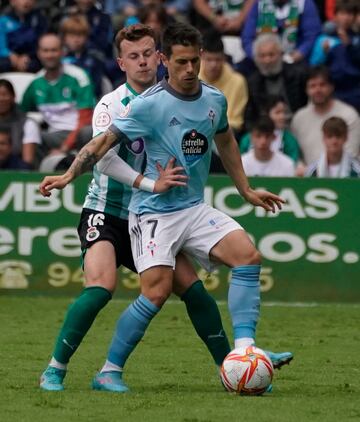 Alfon, del Celta B, y Javi Vázquez, del Racing.