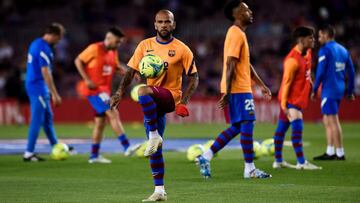 El jugador del Barcelona Dani Alves en el entrenamiento previo al partido contra el Villarreal en LaLiga Santander.