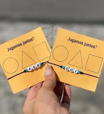 Hay quien ideó una forma de unir las claves del juego con unas pulseras para fortalecer las amistades.