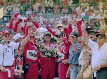 Emerson Fittipaldi en 1993, al ganar la 30ª edición de las 500 millas de Indianápolis. El brasileño competía con el equipo Penske Racing, que es la escudería con más victorias. Un total de 15.