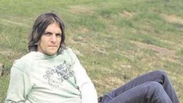 <b>MAGULLADO, NUNCA ROTO</b>. Woody es uno de los jugadores más bromistas de la plantilla. Siempre ha soportado los malos momentos con una sonrisa en la boca. Unas horas después de volverse a sentir futbolista, llevaba una camiseta de lo más irónica. Su significado en castellano: Magullado, nunca roto.