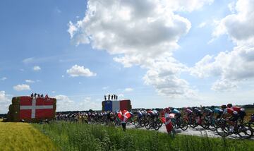 El pelotón durante la segunda etapa del Tour de Francia 2022.