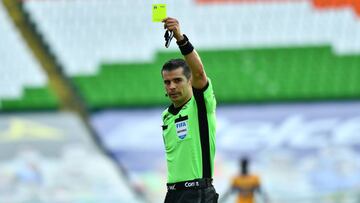 El árbitro que más tarjetas saca en Liga MX pitará el Clásico Nacional