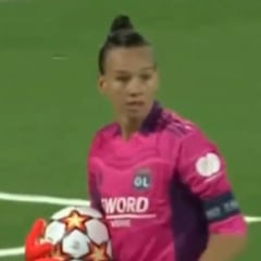 La quisieron driblar y Endler respondió con un tapadón