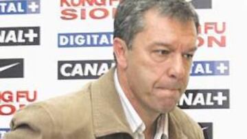 <b>SERIO. </b>César Ferrando se mostró serio y preocupado por sus jugadores en la rueda de Prensa de ayer.