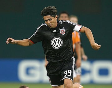 Anotó dos goles: uno en 1997 ante Colorado Rapids y otro en 1999 ante LA Galaxy; en ambas series salió campeón