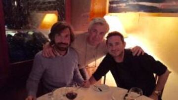 Ancelotti también comparte una foto con Pirlo y Lampard.