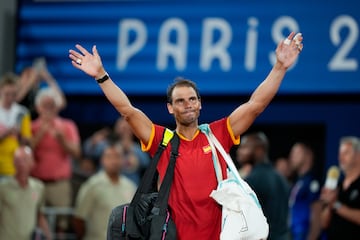 Al caer ante Djokovic en segunda ronda individual y, acompañado por Carlos Alcaraz, en cuartos de final de dobles, Rafael Nadal se despidió con lagrimas en los ojos dejando claro que podría ser una de las últimas veces del español en las canchas de tenis.