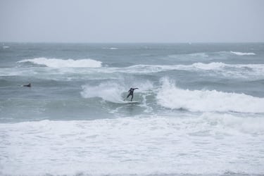 Empezó a surfear durante los veranos que pasabao en Zumaia con sus tíos, surfistas de toda la vida.