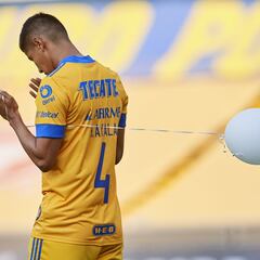 El VAR salvó una vez a Ayala, a la segunda fue expulsado