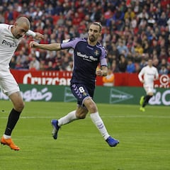Aleix Vidal genera un problema a Machín en el carril derecho