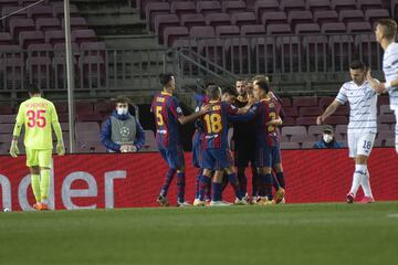 1-0. Leo Messi celebró el primer gol.