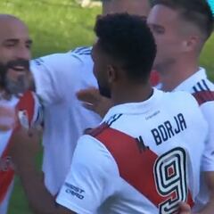 Borja hace el colibrí y la hinchada de River enloquece