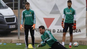 Cristian Álvarez, en un entrenamiento. Detrás, Azón y Ratón.