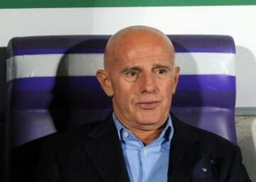 Arrigo Sacchi (retirado), no jugó profesionalmente pero sí en divisiones menores. Fue campeón con Milan y dirigió a la selección italiana en Estados Unidos 1994.