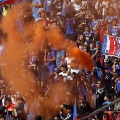 Los hinchas presionan a la U con un lienzo en el CDA