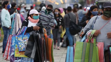 Vendedora ambulante perdió su negocio tras ser víctima de un ataque en Bogotá y ahora un influencer le ha hecho este impresionante regalo