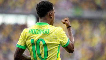 Orlando (United States), 13/06/2024.- Brazil soccer team forward Rodrygo celebrates his team goal during the Allstate Continental Clasico match between USA and Brazil in Orlando, Florida, USA, 12 June, 2024. (Brasil) EFE/EPA/CRISTOBAL HERRERA-ULASHKEVICH
