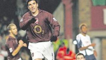 <b>REY DE REYES. </b>Reyes y el Arsenal están en racha. El sevillano volvió a marcar anoche.