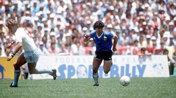 La cancha del Estadio Azteca fue testigo de una de las grandes maravillas del futbol mundial. El 22 de junio de 1986, Diego Armando Maradona regateó por todo el campo dejando atrás a los jugadores ingleses y hacer uno de los goles más recordados en la historia. 