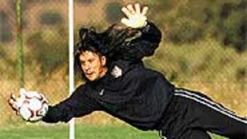 <B>VOLVER AL CIEN POR CIEN</B>. Tras su larga convalecencia, Burgos quiere empezar esta temporada a tope.