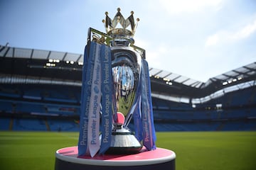El trofeo de campeón de la Premier League.