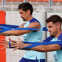 Savic y Giménez, con el grupo