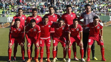 Futbol, Santiago Wanderers vs Union La Calera
Final promocion ascenso 2017
El equipo de Union La Calera posa para los fotografos previo al partido de vuelta de la Final promocion ascenso contra Santiago Wanderers en el estadio Elias Figueroa de Valparaiso, Chile.
21/12/2017
Raul Zamora/Photosport
Football, Santiago Wanderers vs Union La Calera
Promotion final match 2017
Union La Calera's team pose for photographers prior the Promotion final second leg against Santiago Wanderers at the Elias Figueroa stadium in Valparaiso, Chile.
21/12/2017
Raul Zamora/Photosport