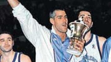 <b>1997. </b>Arlauckas, Orenga y Bodiroga celebran el último título.