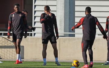 Kike Salas durante el entrenamiento de esta ma?ana en Sevilla. 