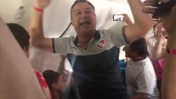 La victoria sabe mejor si el DT es hincha: la celebración de Holan