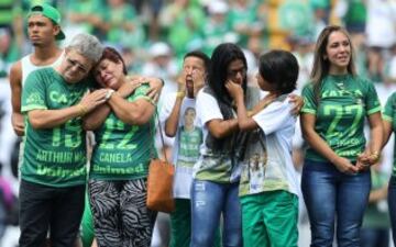 Emotivo homenaje a las víctimas del accidente aéreo de Chapecoense 