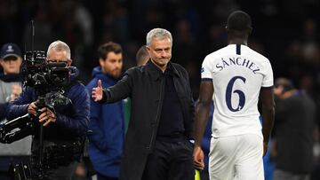 Jos&eacute; Mourinho buscar&iacute;a una defensa sudamericana en el Tottenham. 