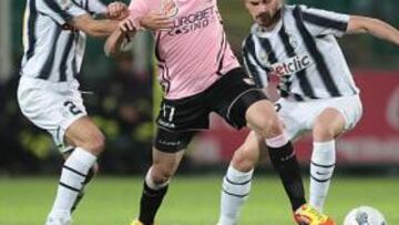 <b>TALENTO. </b>Franco Vázquez, en el centro, con el Palermo.