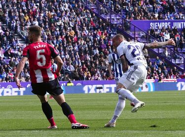 Sandro marcó su cuarto tanto de la temporada ante el Athletic Club en el José Zorrilla: arrancó un ataque por la banda izquierda, dejó atrás a un defensor (Yeray) y, esquinado, se sacó un derechazo con efecto. El balón botó ante Unai Simón sorprendiendo al portero rojiblanco.

