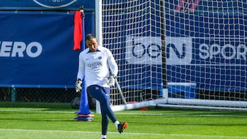 The Costa Rica international has yet to play a game with Paris Saint-Germain this season and he is not happy about his new role.