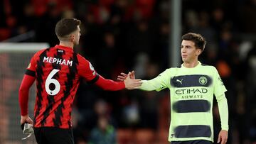 Soccer Football - Premier League - AFC Bournemouth v Manchester City - Vitality Stadium, Bournemouth, Britain - February 25, 2023 AFC Bournemouth's Chris Mepham shakes hands with Manchester City's Maximo Perrone after the match REUTERS/Ian Walton EDITORIAL USE ONLY. No use with unauthorized audio, video, data, fixture lists, club/league logos or 'live' services. Online in-match use limited to 75 images, no video emulation. No use in betting, games or single club /league/player publications.  Please contact your account representative for further details.