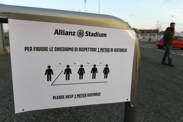 Mensajes de precaución en el Juventus stadium. 