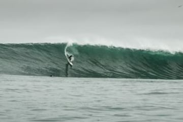 El Mundial de Surf Maui and Sons Arica Pro Tour 2015 , organizado por la Federación internacional de Surf, reune a 60 de los mejores raiders de todo el mundo. Ellos esperan domar la peligrosa ola “El Gringo” que rompe sobre las rocas, lo que la convierte en la competencia mas peligrosa en el circuito mundial.