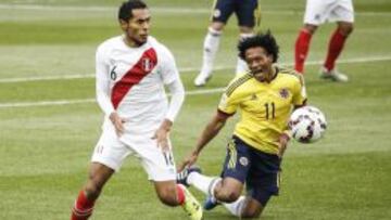 Carlos Lobatón ante Colombia en el empate 1-1 de la primera fase de la Copa América