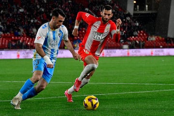 Carlos Puga ante Baptistao. Muy buen partido del granadino.