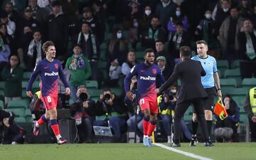 1-3. Thomas Lemar celebra el tercer gol.