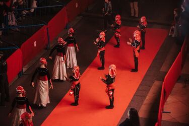 El campeón del mundo del peso pluma de la UFC, Ilia Topuria, es recibido por más de 8.000 aficionados en la plaza del Ayuntamiento de Alicante.
