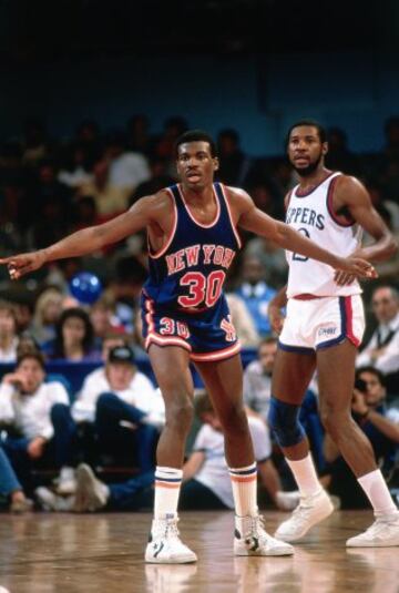 Bernard King de los New York Knicks en 1984 en un partido contra Los Angeles Clippers