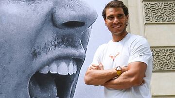 Rafa Nadal posa durante un evento promocional en la tienda Nike de los Campos El&iacute;seos.