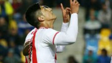 El delantero mexicano colaboró con el tercer tanto de su equipo.