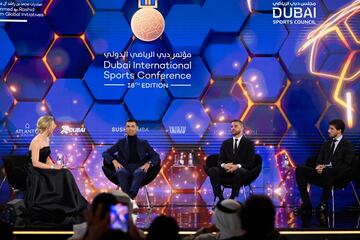 Cristiano Ronaldo ha sido uno de los grandes protagonistas en la entrega de los Globe Soccer Awards. El capitán de Al Nassr estuvo presente en el escenario junto a Rúben Dias y Kyle Walker.