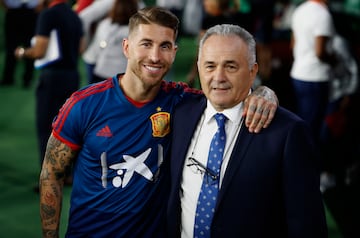 Gordillo y Ramos posan juntos tras un entrenamiento de la Selección